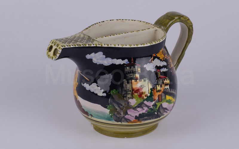 SOUVENIR DI SAN MARINO versatoio in ceramica con rocca e panorama (Marmaca)