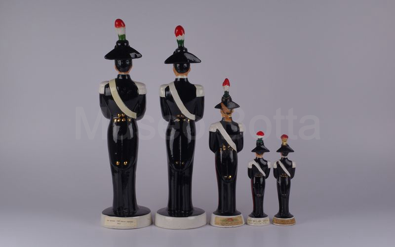 LIQUORE GALLIANO bottiglia carabiniere in ceramica H cm 48 (Coronetti)