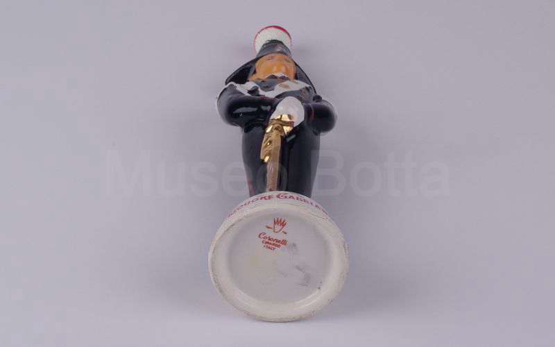 LIQUORE GALLIANO bottiglia carabiniere in ceramica H cm 22,8 (Coronetti)