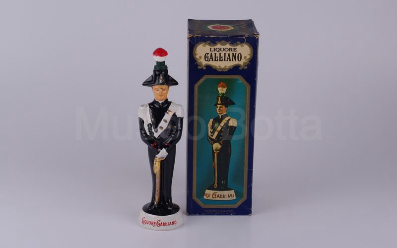 LIQUORE GALLIANO bottiglia carabiniere in ceramica H cm 22 (made in italy)