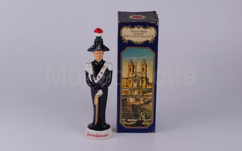 LIQUORE GALLIANO bottiglia carabiniere in ceramica H cm 22 (made in italy)