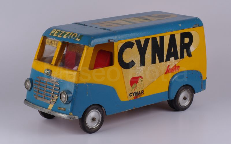 CYNAR SODA - PACK SODA DISSETANTE camion pubblicitario in legno