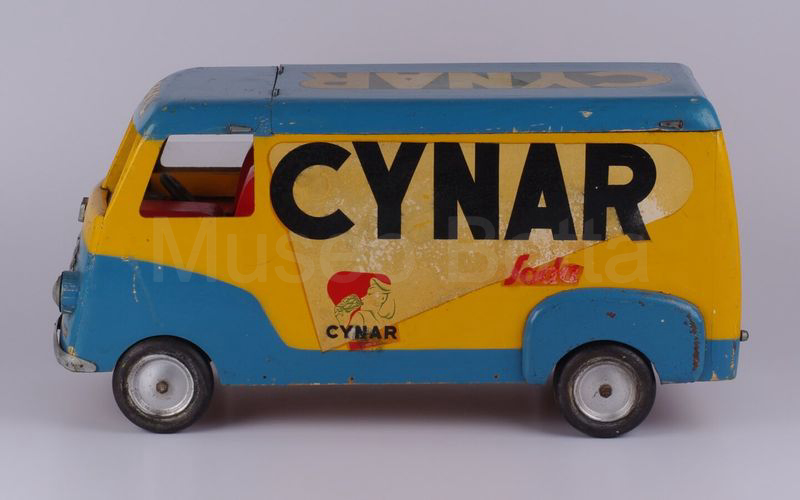 CYNAR SODA - PACK SODA DISSETANTE camion pubblicitario in legno