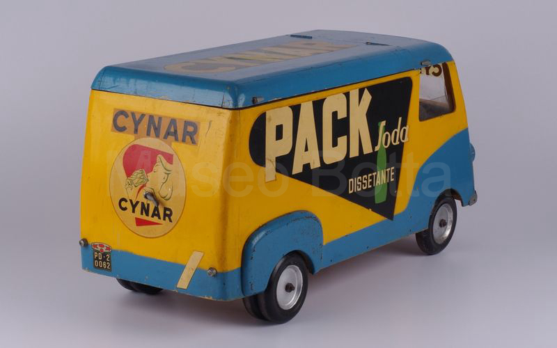 CYNAR SODA - PACK SODA DISSETANTE camion pubblicitario in legno