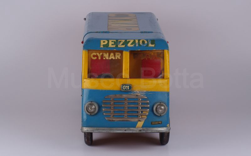 CYNAR SODA - PACK SODA DISSETANTE camion pubblicitario in legno