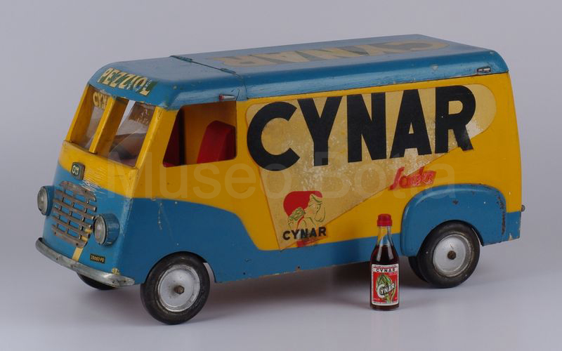 CYNAR SODA - PACK SODA DISSETANTE camion pubblicitario in legno