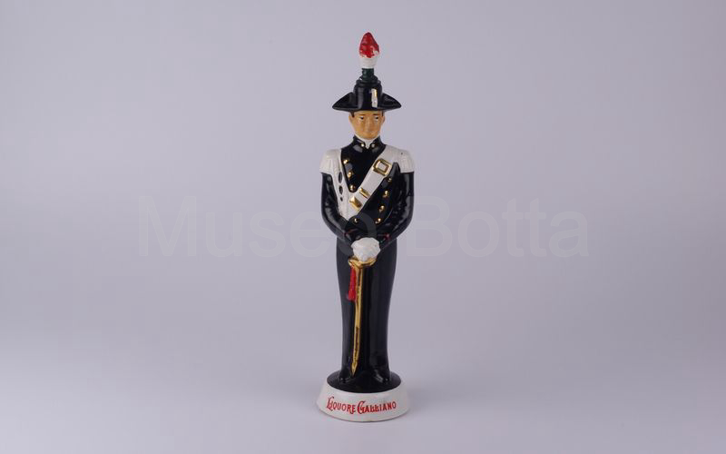 LIQUORE GALLIANO bottiglia carabiniere in ceramica H cm 35,5 (Coronetti)