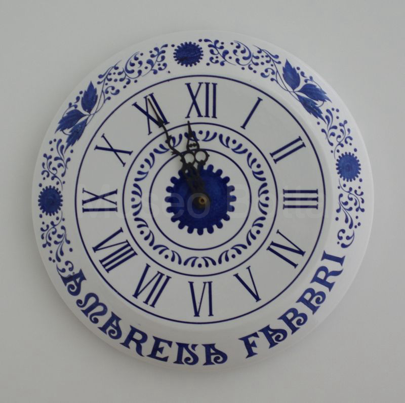 AMARENA FABBRI orologio rotondo da parete in ceramica con numeri romani (GRIFO DERUTA)