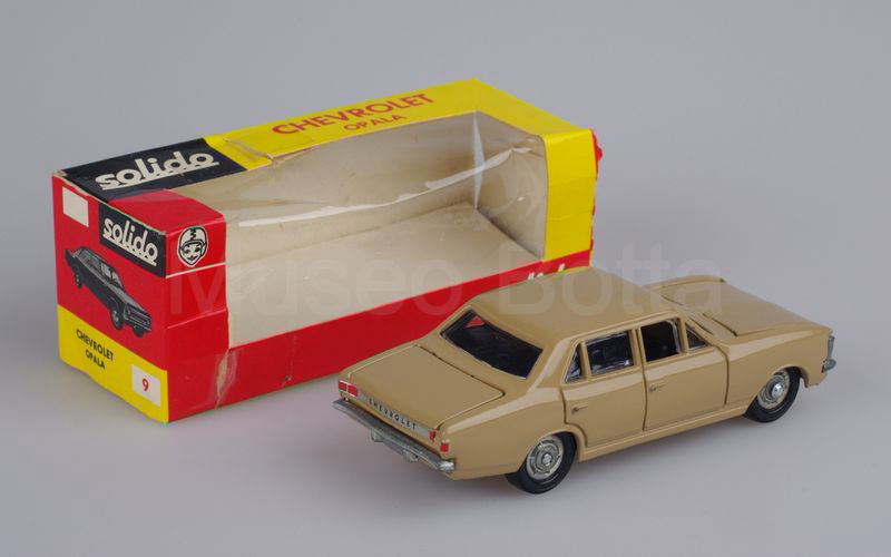 BROSOL-SOLIDO (9-B) Chevrolet Opala berlina 1969-1975 beige