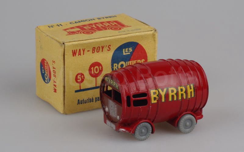 LES ROUTIERS (11b) Renault Goelette Voltigeur 1400kg “BYRRH” Tour de France 1953 rosso scuro