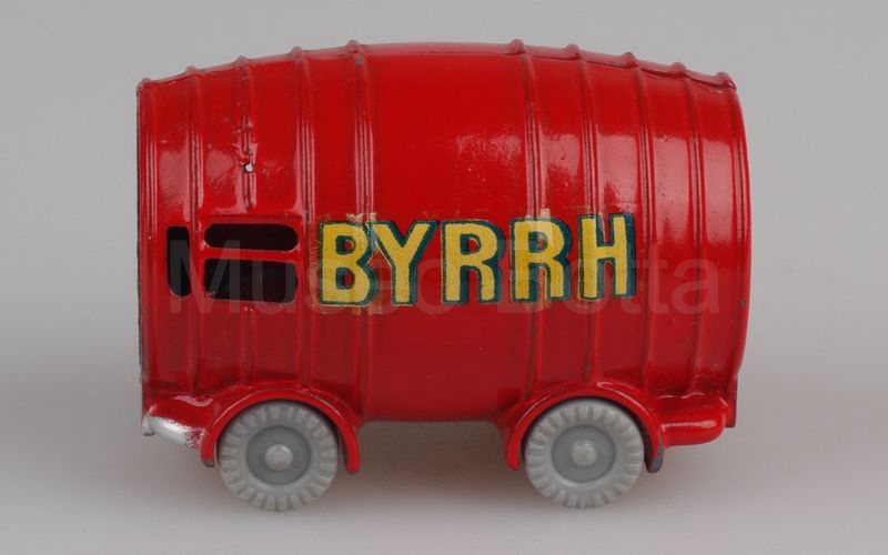 LES ROUTIERS (11b) Renault Goelette Voltigeur 1400kg “BYRRH” Tour de France 1953 rosso vivo