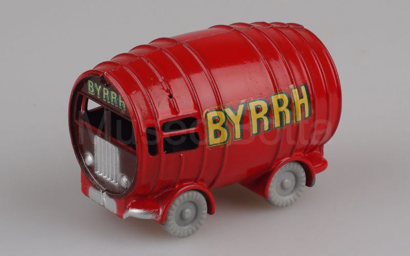 LES ROUTIERS (11b) Renault Goelette Voltigeur 1400kg “BYRRH” Tour de France 1953 rosso vivo