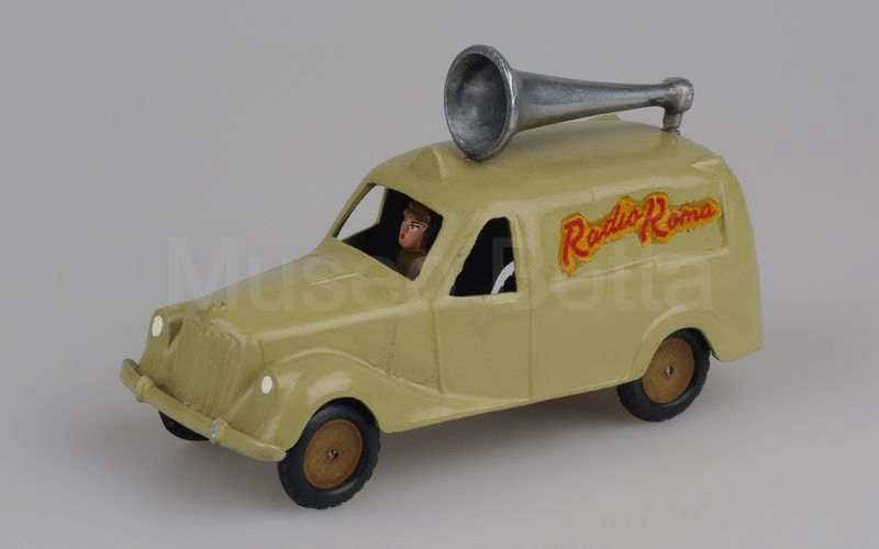 PRESSOMECCANICA 1:40 Lancia Ardea 800 furgone 1945-1953 con altoparlante "RADIO ROMA" beige