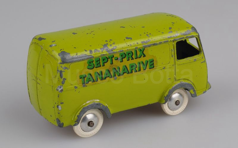 QUIRALU Peugeot D4A furgone 1955-1960 "SEPT-PRIX TANANARIVE" giallo verde pistacchio