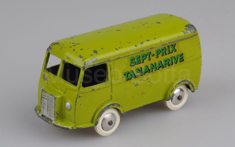 QUIRALU Peugeot D4A furgone 1955-1960 "SEPT-PRIX TANANARIVE" giallo verde pistacchio