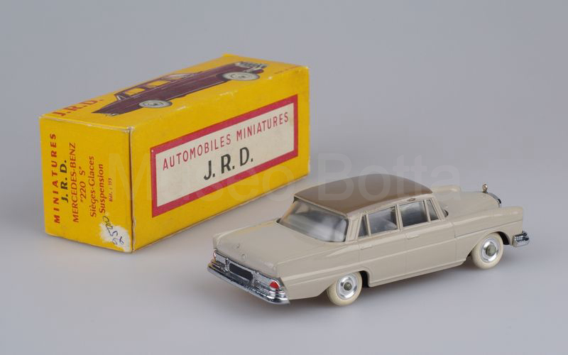 JRD (153b) Mercedes Benz 220S (W111) berlina 1959-1965 nocciola-beige