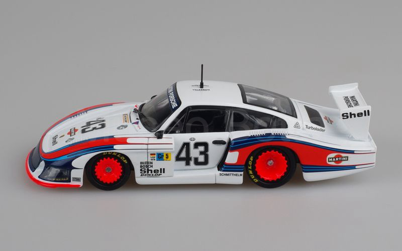 MINICHAMPS (430 786743) Porsche 935/78 Moby Dick "MARTINI" Le Mans 1978 n° 43 bianco