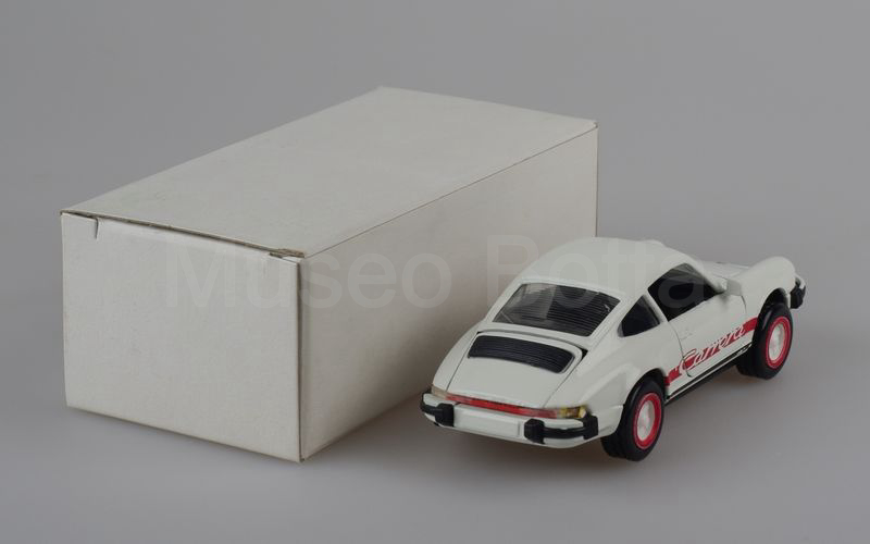 NZG (2612) Porsche 911 Carrera 2.7 coupé 1974-1975 bianco