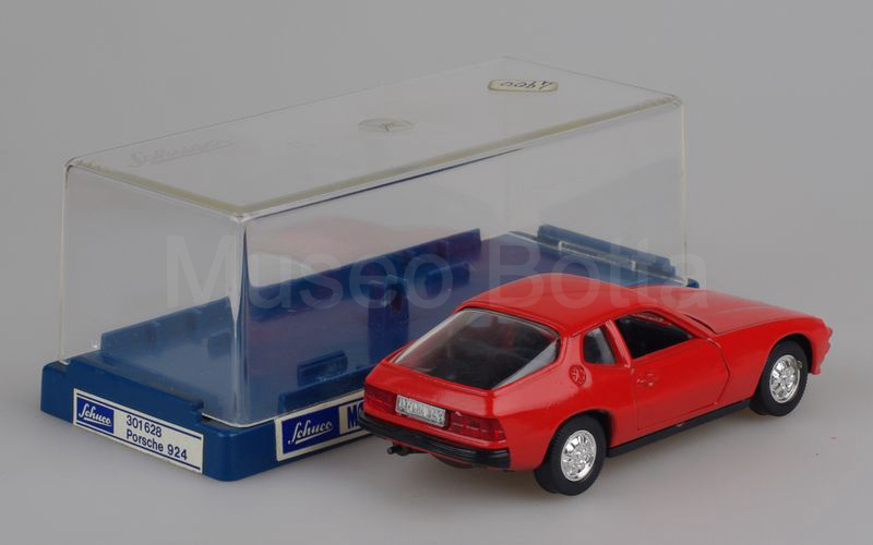 SCHUCO (301628) Porsche 924 coupé 1976-1977 rosso