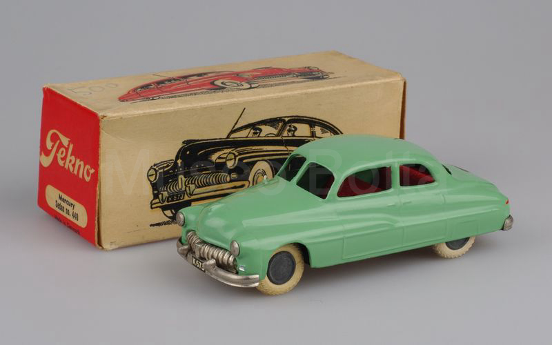 TEKNO (440) Mercury Eight Sedan 4 porte 1949-1951 verde chiaro