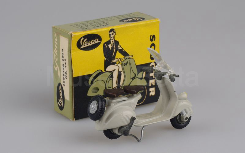 TEKNO (442-2) Piaggio Vespa scooter 1946-1948 con 2 selle e parabrezza grigio