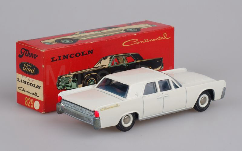 TEKNO (829a) Lincoln Continental berlina 4 porte 1963 monocolore bianco