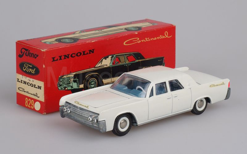 TEKNO (829a) Lincoln Continental berlina 4 porte 1963 monocolore bianco