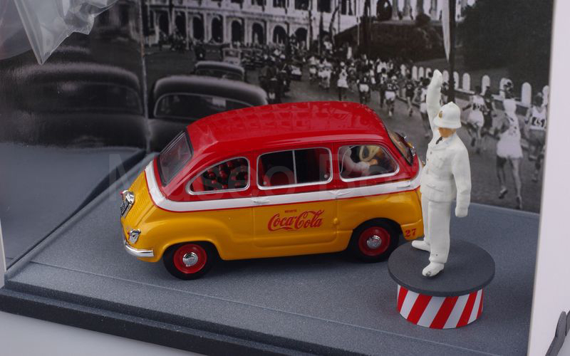 GIFT SET su base BRUMM Fiat 600 Multipla "COCA-COLA" Olimpiadi Roma 1960 durante marcia olimpica rosso-giallo EDIZIONE LIMITATA