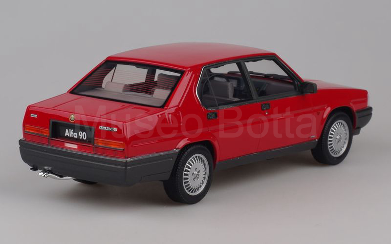 LAUDORACING MODEL (LM133D) Alfa Romeo 90 2.5 iniezione Quadrifoglio Oro 1985 rosso